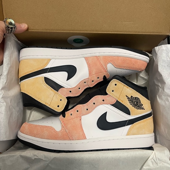 NIB Men Size 9 (Euro Sz 42.5) Jordan 1 Mid SE Sneakers Magic Ember/Sundial White - Picture 17 of 17